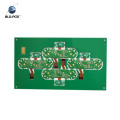 Monte la placa de circuitos impresos / PCB del banco de potencia con la carcasa